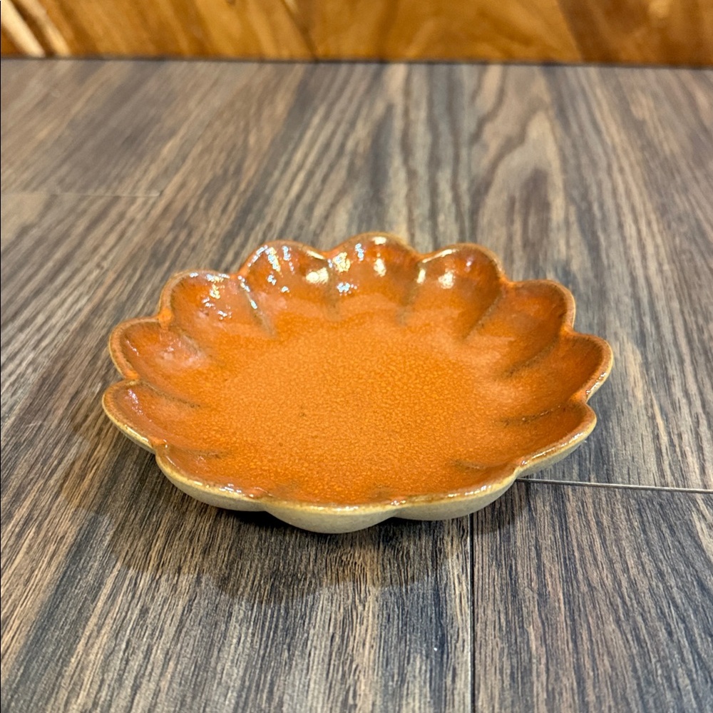 Costa Nova Stoneware Flower-Shaped Dish